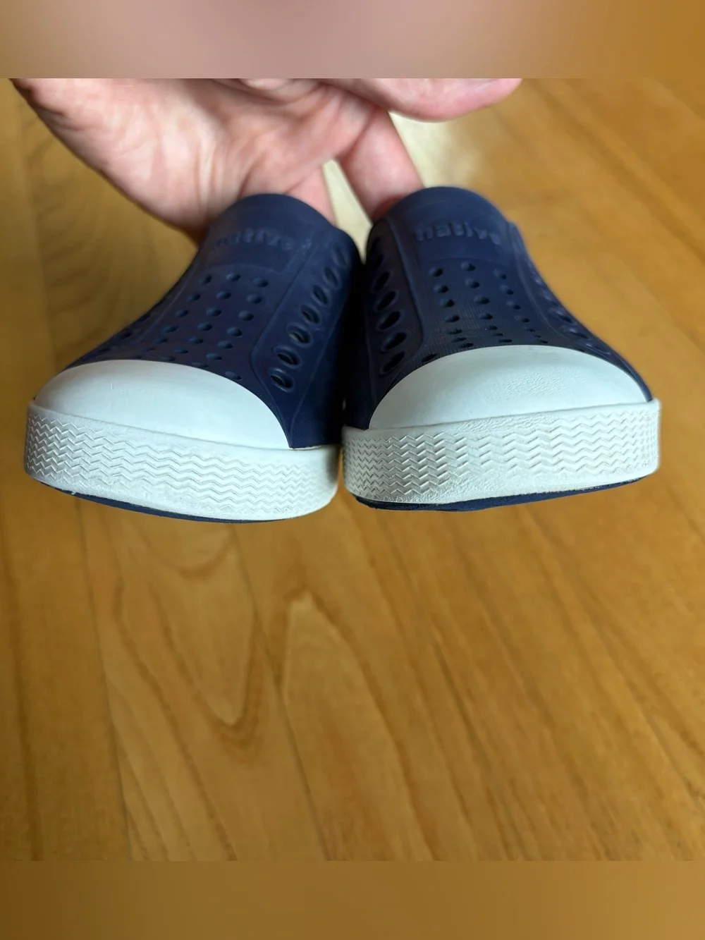 Native Jefferson slip-on sneakers Little Boys Shoes Navy Blue white Kids Size C8